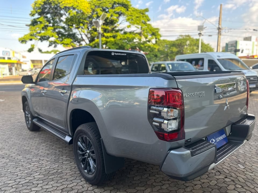 mitsubishi triton 2.4 biturbo diesel cd hpe 4x4 automatico 4p 2025