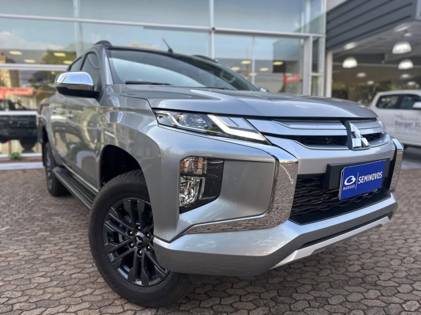 mitsubishi triton 2.4 biturbo diesel cd hpe 4x4 automatico 4p 2025