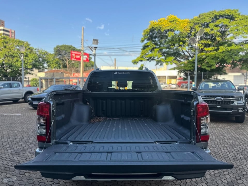 mitsubishi triton 2.4 biturbo diesel cd hpe 4x4 automatico 4p 2025