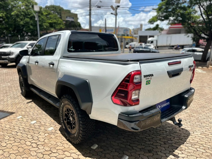 toyota hilux 2.8 d-4d turbo diesel cd gr-s 4x4 automatico 4p 20244