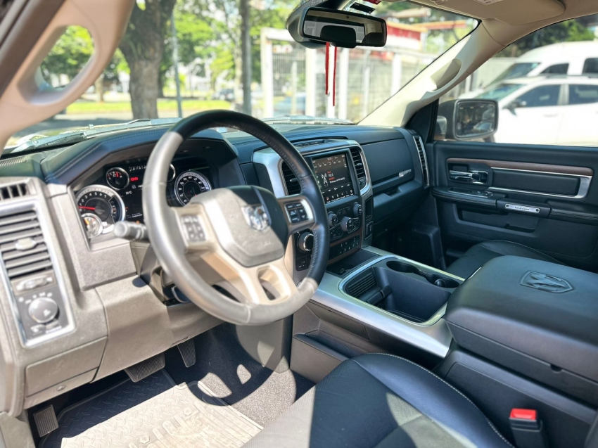 ram classic 5.7 v8 gasolina laramie cd 4x4 automatico 4p 20236