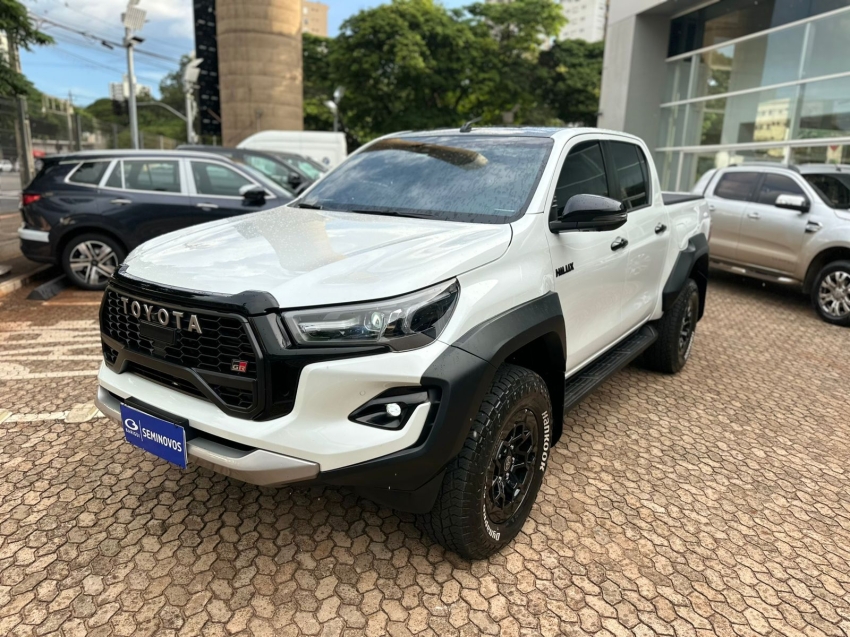 toyota hilux 2.8 d-4d turbo diesel cd gr-s 4x4 automatico 4p 2024