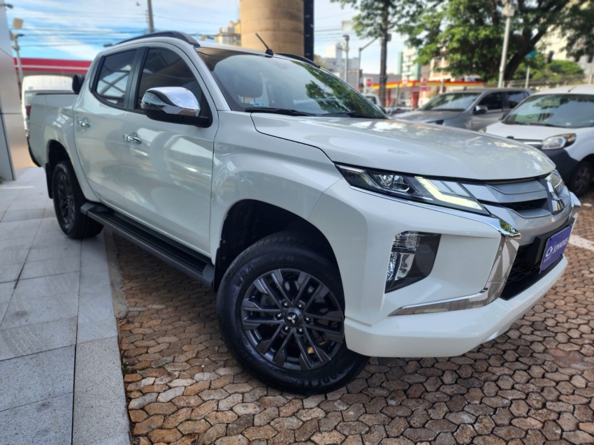 mitsubishi triton 2.4 biturbo diesel cd hpe-s 4x4 automatico 4p 20252