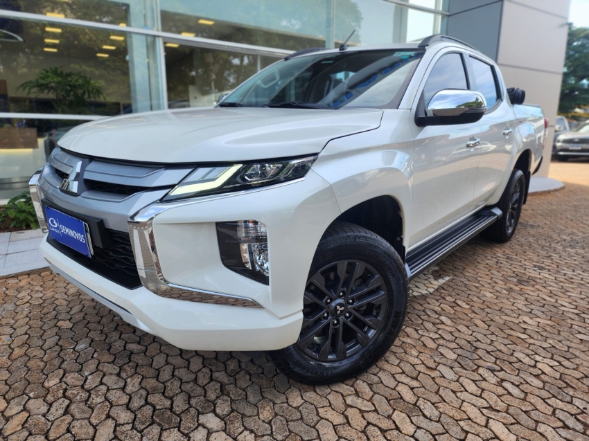mitsubishi triton 2.4 biturbo diesel cd hpe-s 4x4 automatico 4p 2025