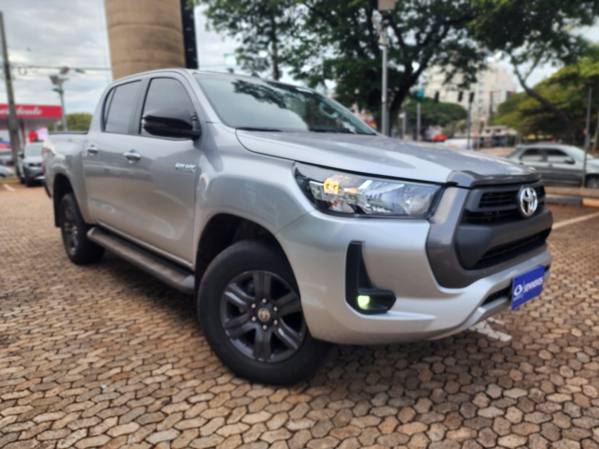 toyota hilux 2.8 d-4d turbo diesel cd sr 4x4 automatico 4p 20252