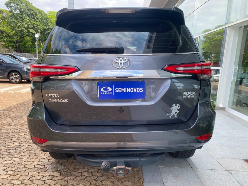 toyota hilux sw4 2.8 d-4d turbo diesel srx 7l 4x4 automatico 4p 20244