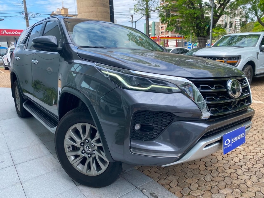 toyota hilux sw4 2.8 d-4d turbo diesel srx 7l 4x4 automatico 4p 20242