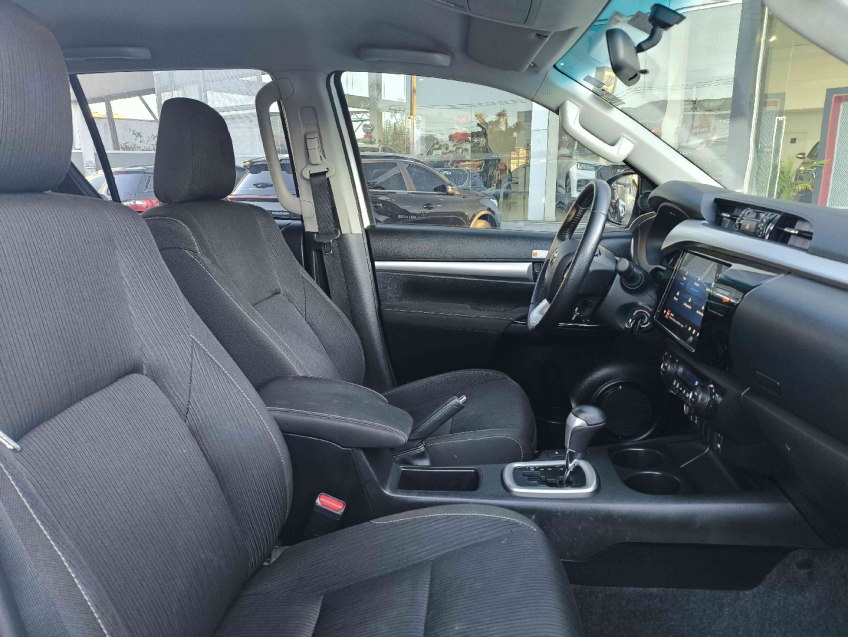 toyota hilux 2.8 d-4d turbo diesel cd sr 4x4 automatico 4p 2024