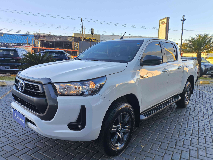 toyota hilux 2.8 d-4d turbo diesel cd sr 4x4 automatico 4p 2024 toyota hilux 2.8 d-4d turbo diesel cd sr 4x4 automatico 4p 2024