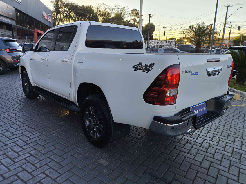 toyota hilux 2.8 d-4d turbo diesel cd sr 4x4 automatico 4p 2024