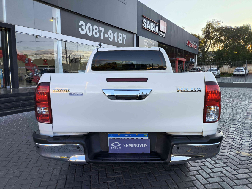 toyota hilux 2.8 d-4d turbo diesel cd sr 4x4 automatico 4p 2024