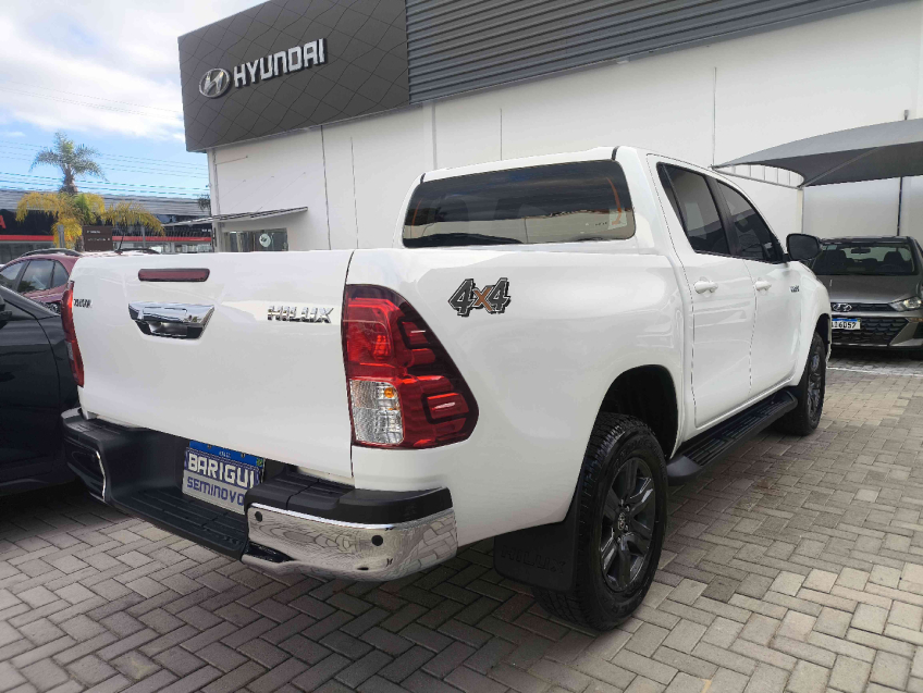 toyota hilux 2.8 d-4d turbo diesel cd sr 4x4 automatico 4p 2024