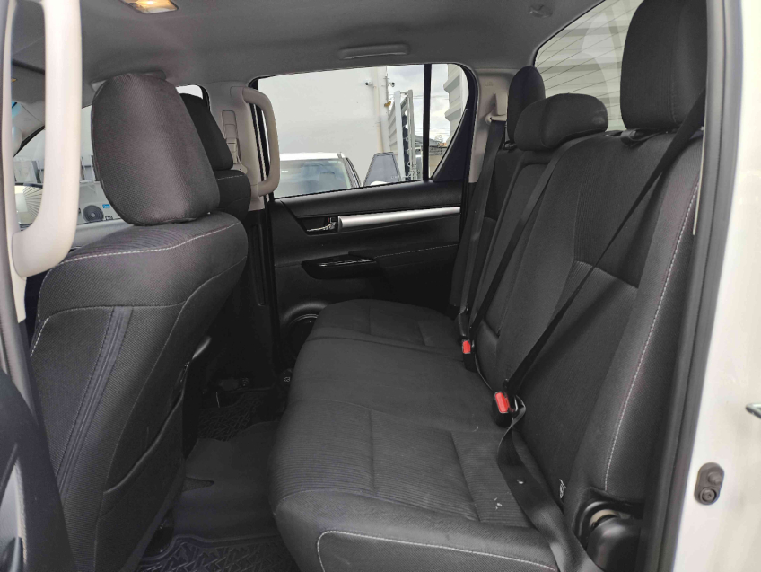 toyota hilux 2.8 d-4d turbo diesel cd sr 4x4 automatico 4p 2024
