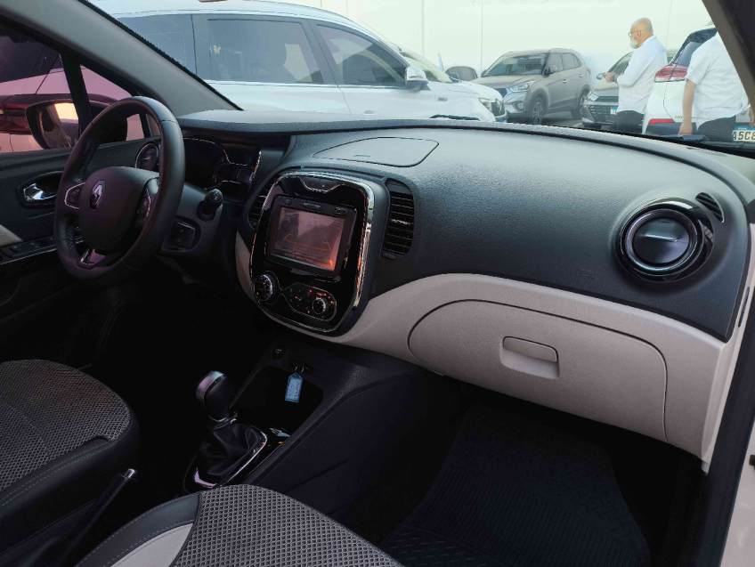 renault captur 1.6 16v sce flex intense x-tronic 4p automatico 2019
