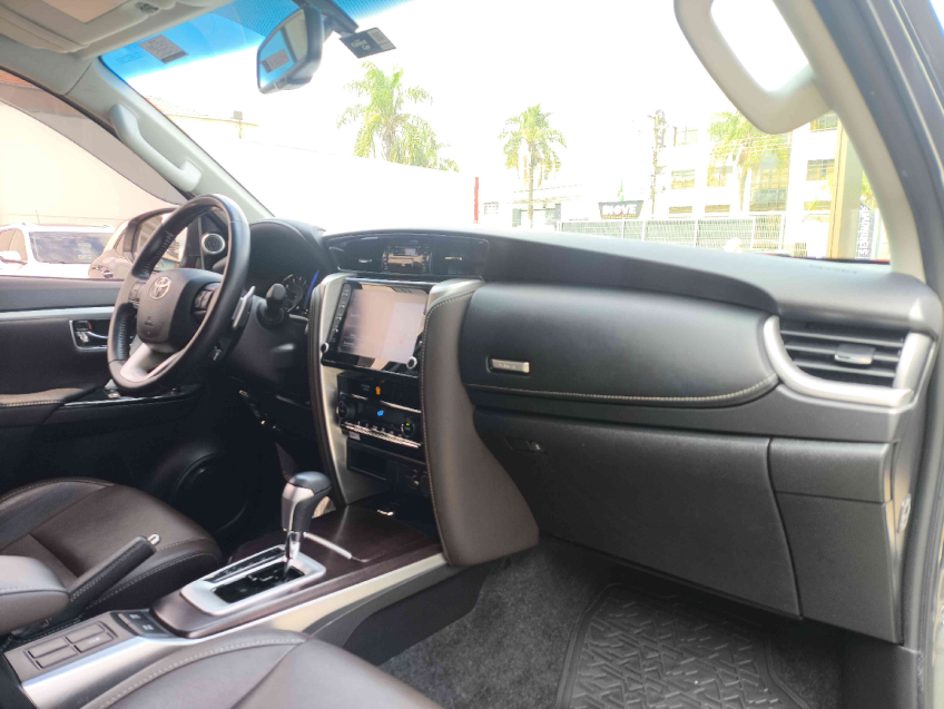 toyota hilux sw4 2.7 srv 7 lugares 4x2 16v flex 4p automatico 2.0 2020