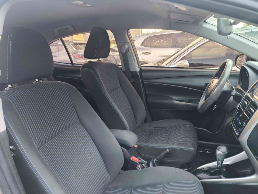 toyota yaris 1.5 flex 202011