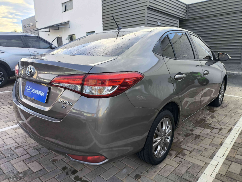toyota yaris 1.5 flex 202010