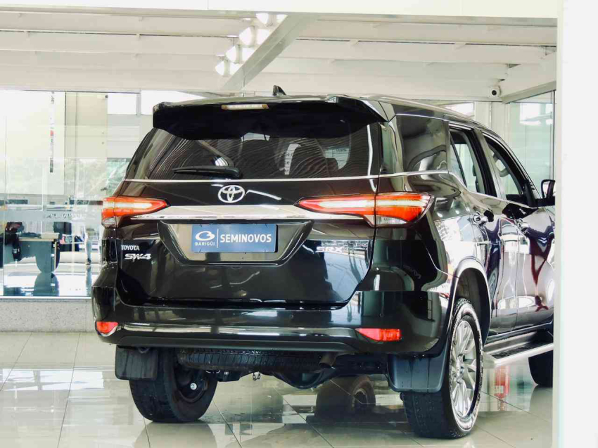 toyota hilux sw4 2.8 d-4d turbo diesel srx 7l 4x4 automatico 4p 2022
