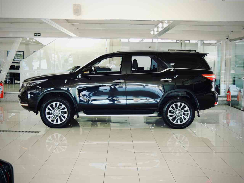 toyota hilux sw4 2.8 d-4d turbo diesel srx 7l 4x4 automatico 4p 2022
