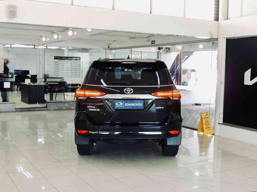 toyota hilux sw4 2.8 d-4d turbo diesel srx 7l 4x4 automatico 4p 2022