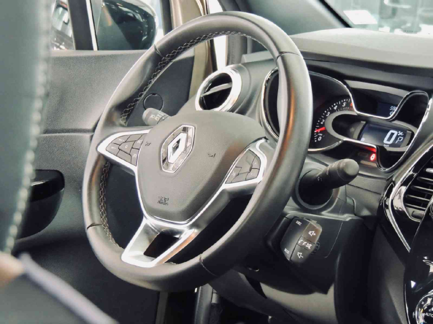 renault captur 1.3 tce flex intense x-tronic 4p automatico 2022