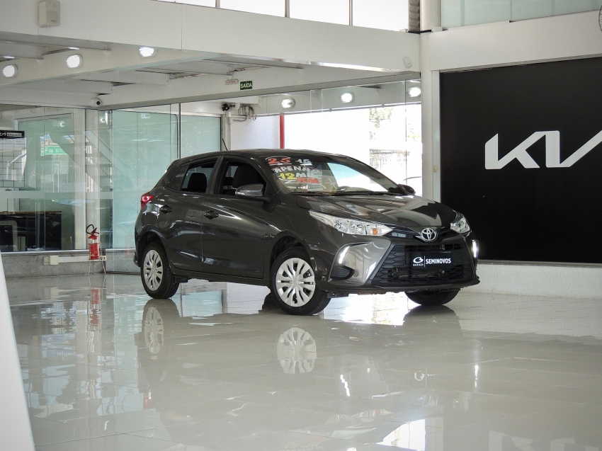 toyota yaris 1.5 16v flex xl multidrive 4p automatico 2025