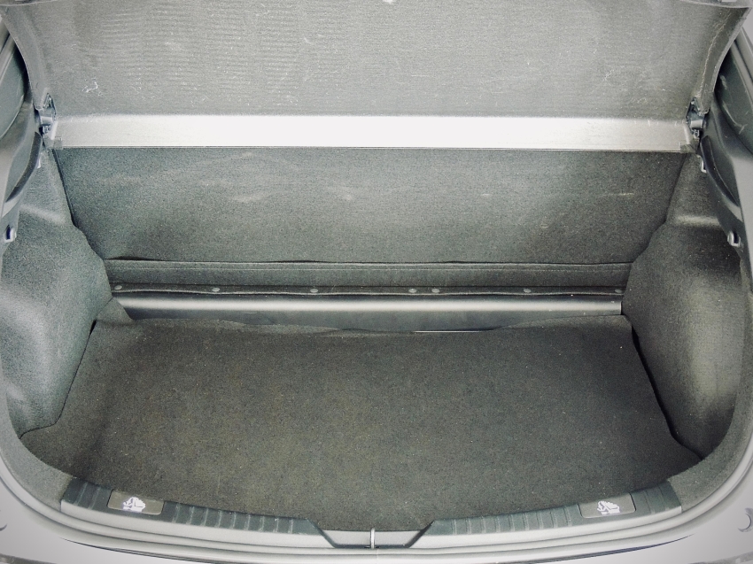 toyota yaris 1.5 16v flex xl multidrive 4p automatico 2025