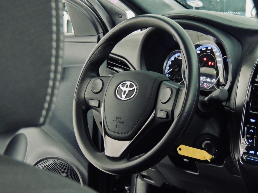 toyota yaris 1.5 16v flex xl multidrive 4p automatico 2025