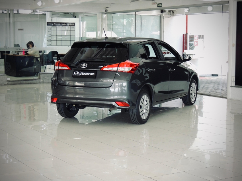 toyota yaris 1.5 16v flex xl multidrive 4p automatico 2025