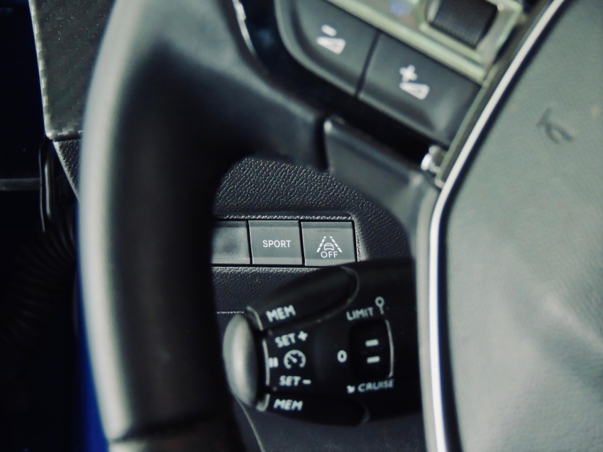 peugeot 208 1.0 turbo 200 flex griffe cvt 4p automatico 2024