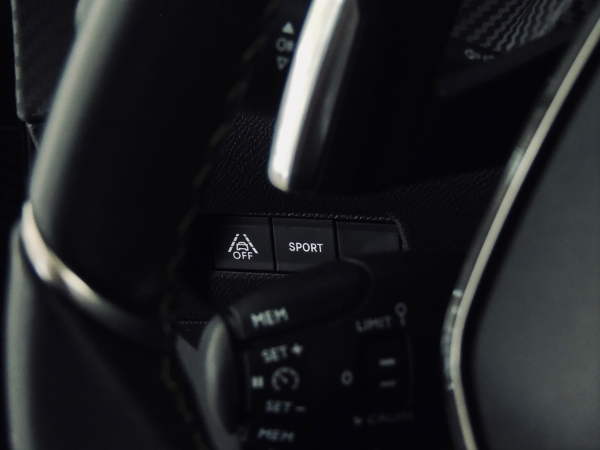 peugeot 2008 1.0 turbo 200 flex gt cvt 4p automatico 2025