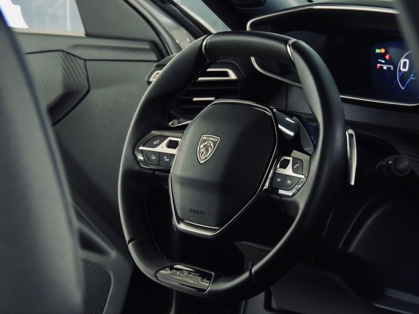peugeot 2008 1.0 turbo 200 flex gt cvt 4p automatico 2025