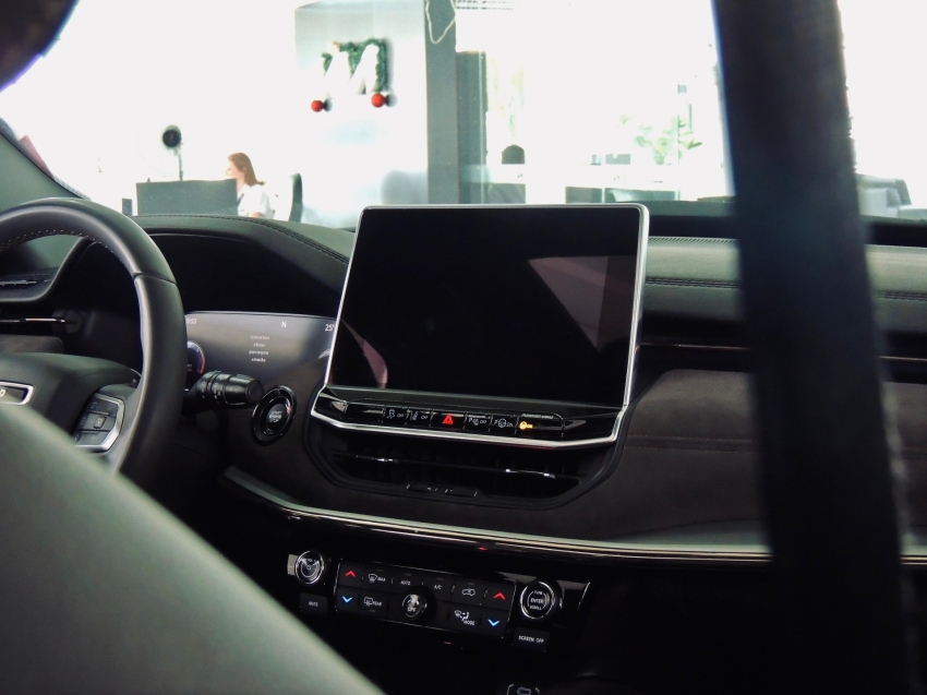 jeep commander 2.0 td380 turbo diesel overland at9 4p automatico 202325