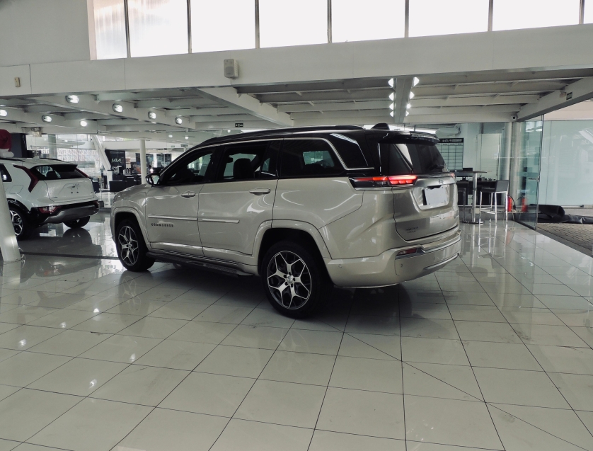 jeep commander 2.0 td380 turbo diesel overland at9 4p automatico 20239