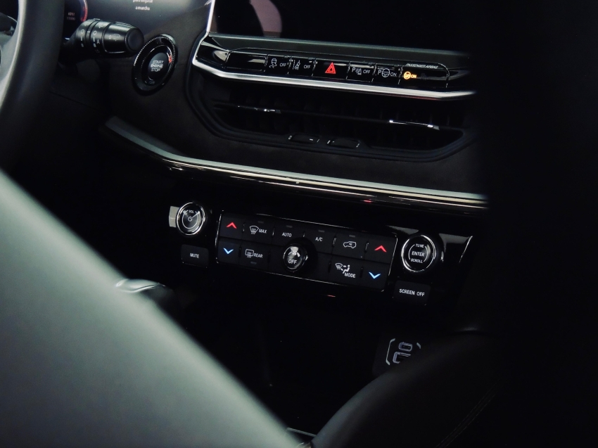 jeep commander 2.0 td380 turbo diesel overland at9 4p automatico 202326