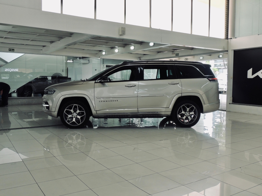 jeep commander 2.0 td380 turbo diesel overland at9 4p automatico 20238