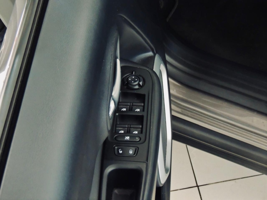 jeep renegade 1.8 16v flex longitude 4p automatico 202123