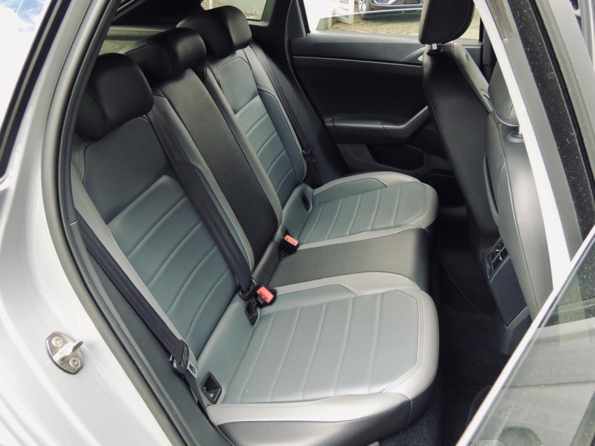 volkswagen nivus 1.0 200 tsi total flex highline automatico 4p 202224