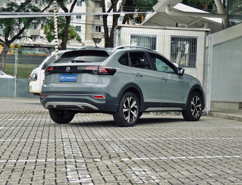 volkswagen nivus 1.0 200 tsi total flex highline automatico 4p 202212