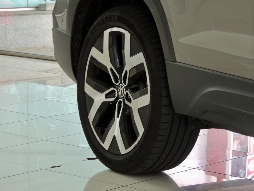 volkswagen taos 1.4 250 tsi total flex highline automatico 4p 202414