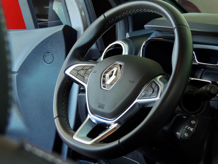 renault captur 1.3 tce flex iconic x-tronic 4p automatico 202216