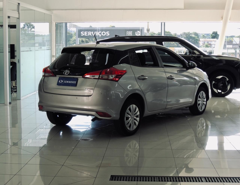 toyota yaris 1.3 16v flex xl multidrive 4p automatico 20203