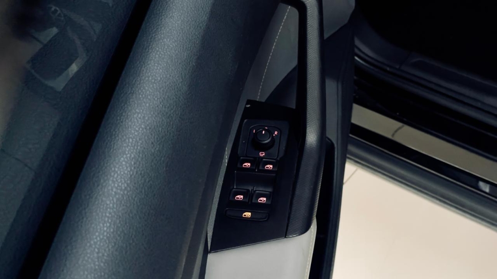 volkswagen t-cross 1.0 200 tsi total flex comfortline automatico 4p 202520