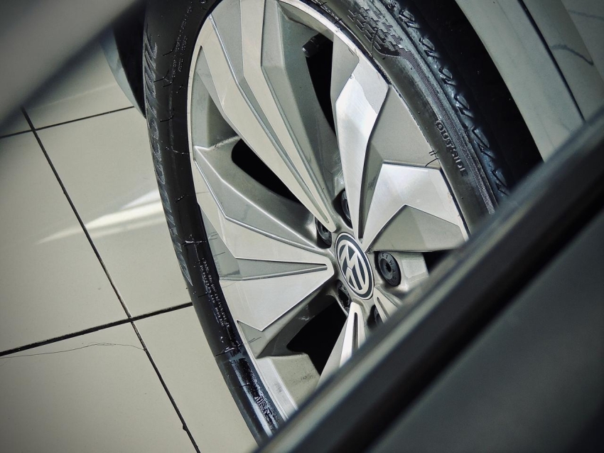 volkswagen t-cross 1.0 200 tsi total flex comfortline automatico 4p 202015