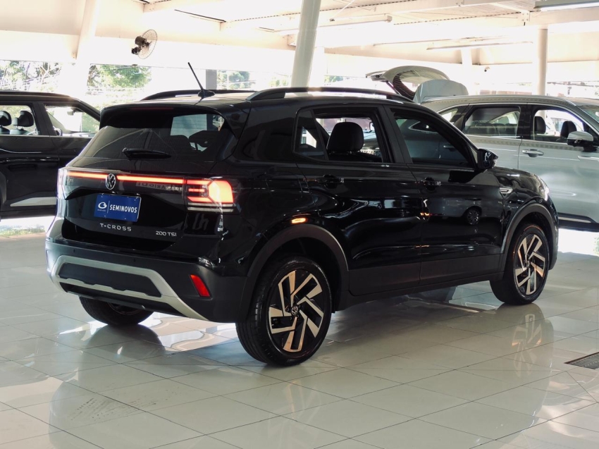 volkswagen t-cross 1.0 200 tsi total flex comfortline automatico 4p 202510