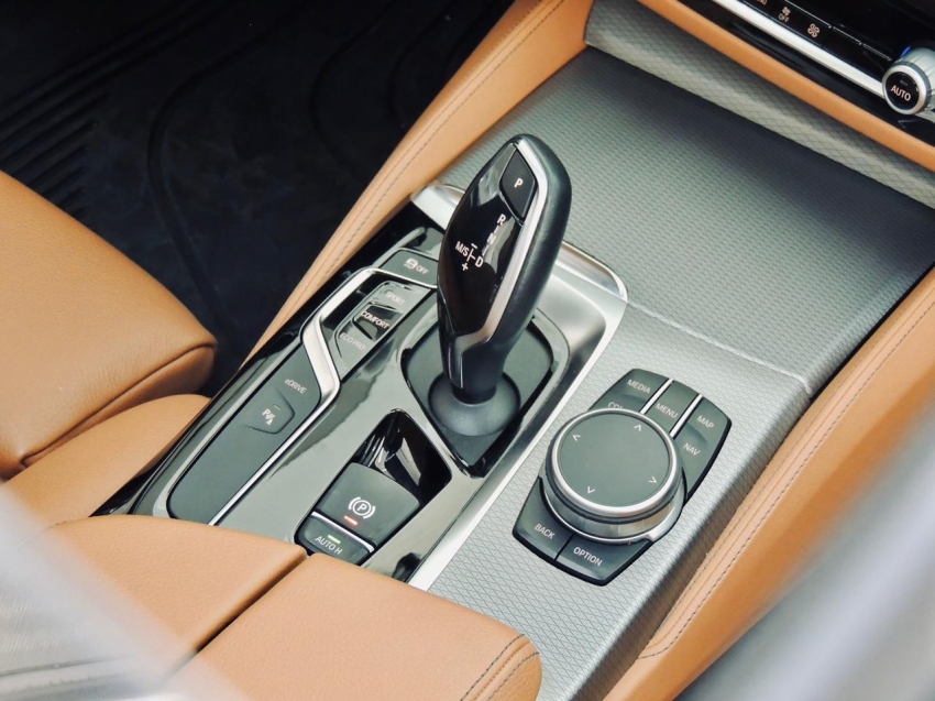 bmw 530e 2.0 16v twinpower hibrido m sport automatico 4p 202028