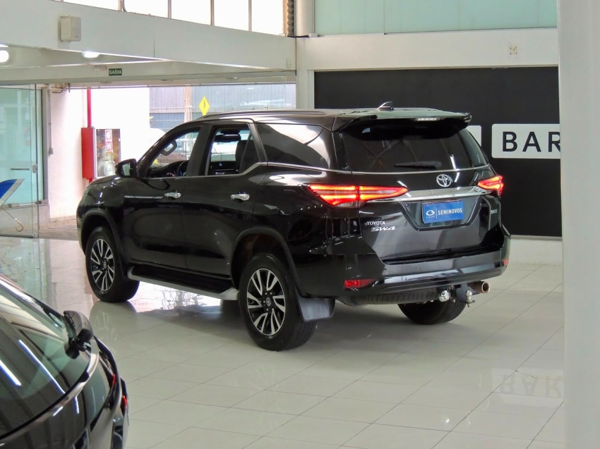 toyota hilux sw4 2.8 d-4d turbo diesel srx 4x4 automatico 4p 202310