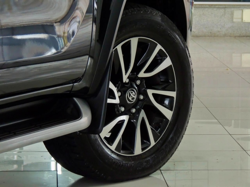 toyota hilux sw4 2.8 d-4d turbo diesel srx 4x4 automatico 4p 20234