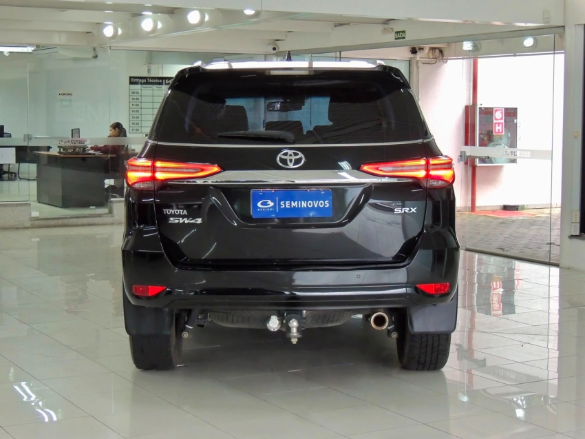toyota hilux sw4 2.8 d-4d turbo diesel srx 4x4 automatico 4p 20237
