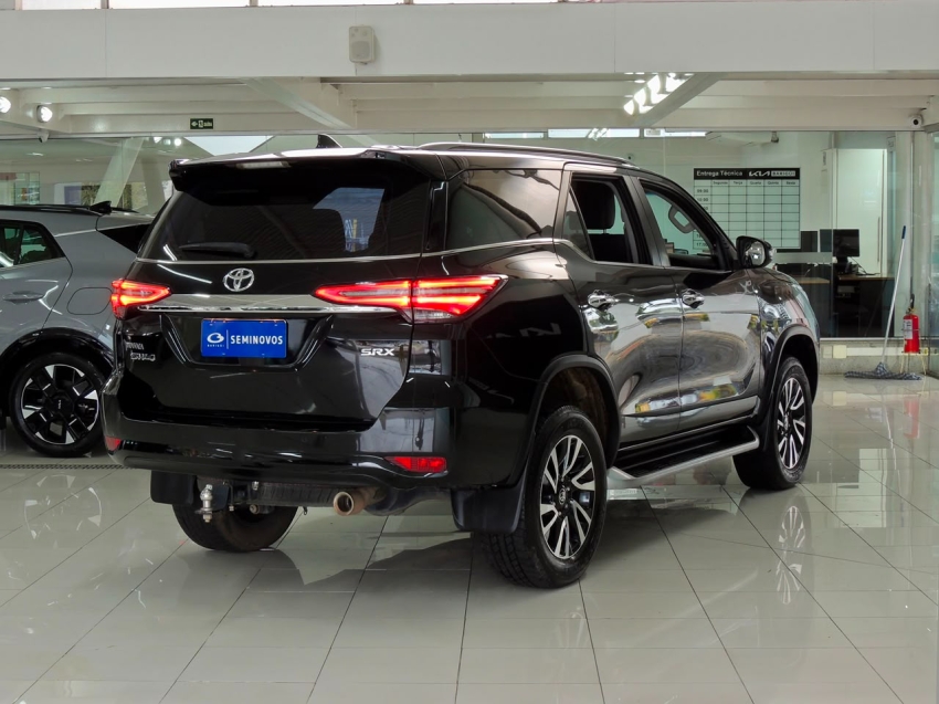 toyota hilux sw4 2.8 d-4d turbo diesel srx 4x4 automatico 4p 202311